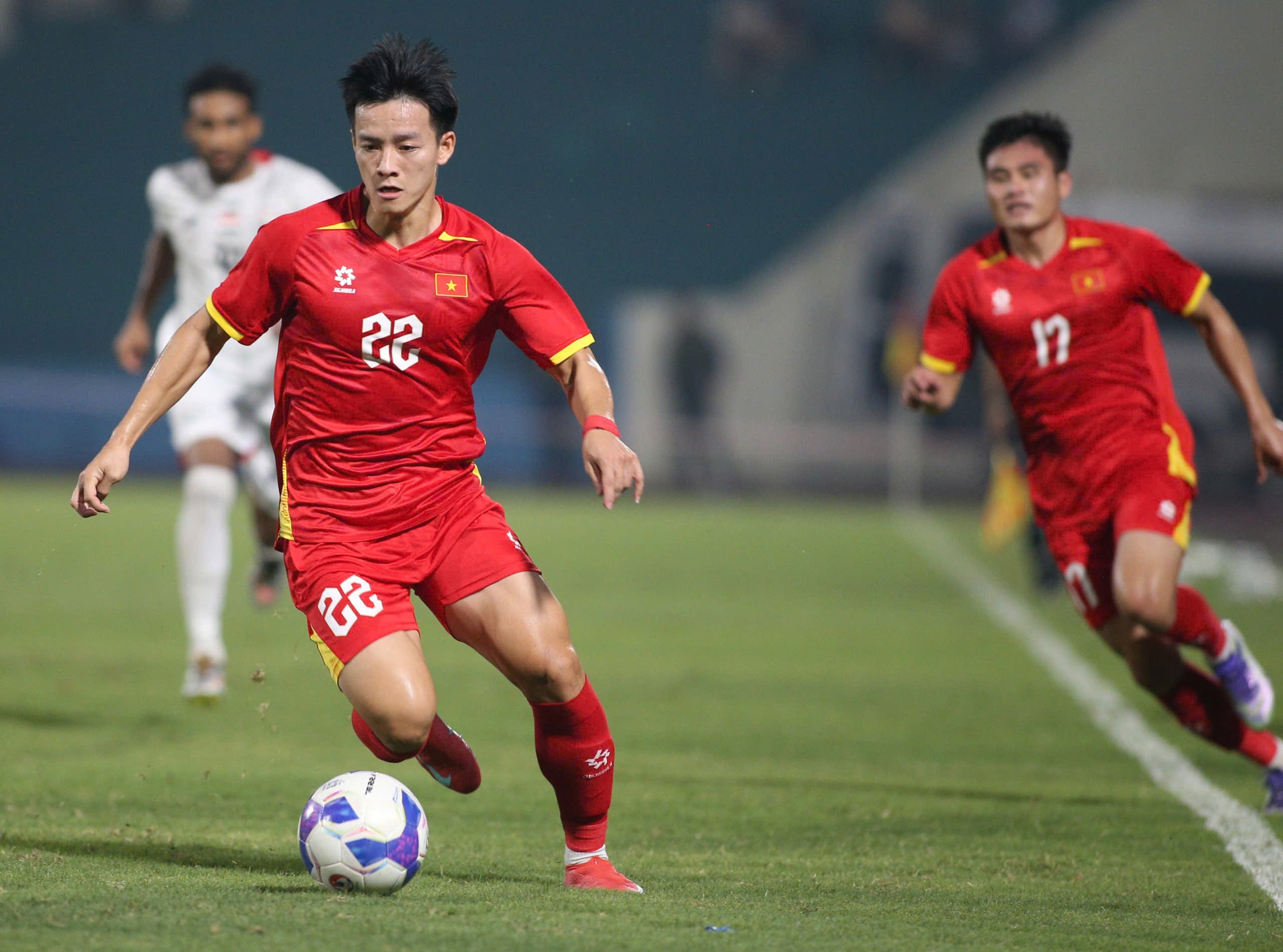 U23 Việt Nam đánh bại cường địch Tây Á, xuất sắc giành vé dự giải châu Á với ngôi nhất bảng- Ảnh 2.