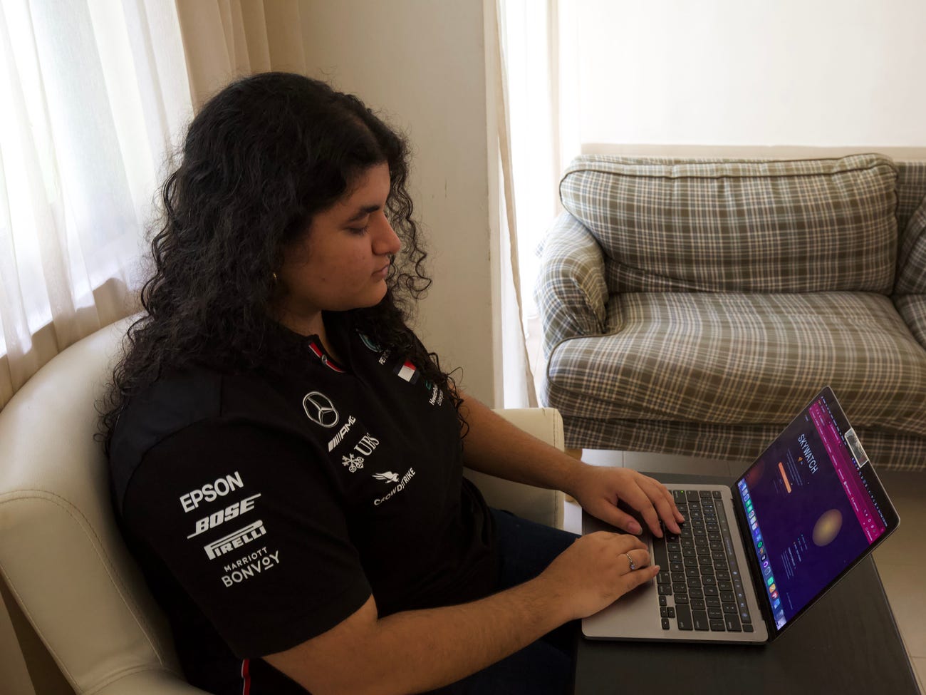 Người người vibe code, nh&agrave; nh&agrave; vibe code: Cậu b&eacute; 13 tuổi c&ugrave;ng chị g&aacute;i tuổi teen thức trắng 24 giờ thi hackathon AI tại Singapore nhờ vibe coding- Ảnh 3.