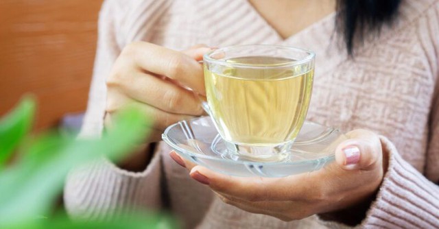 Uống tr&agrave; chống l&atilde;o h&oacute;a nhưng b&aacute;c sĩ n&oacute;i th&agrave; uống nước lọc c&ograve;n hơn uống tr&agrave; theo 7 c&aacute;ch n&agrave;y, vừa hại gan lại tăng nguy cơ ung thư- Ảnh 1.