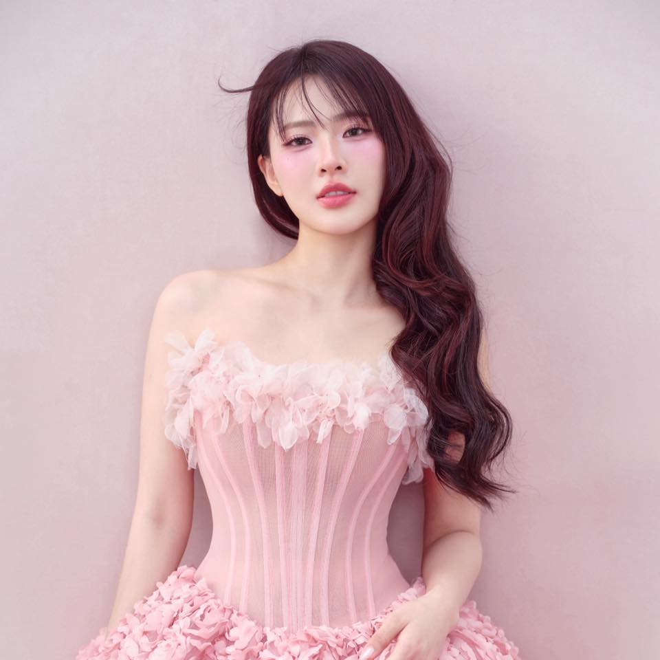 Bắt gặp Steven Nguyễn tay trong tay với 1 c&ocirc; g&aacute;i, h&oacute;a ra l&agrave; mỹ nh&acirc;n được khen đẹp hơn cả Lưu Diệc Phi- Ảnh 2.