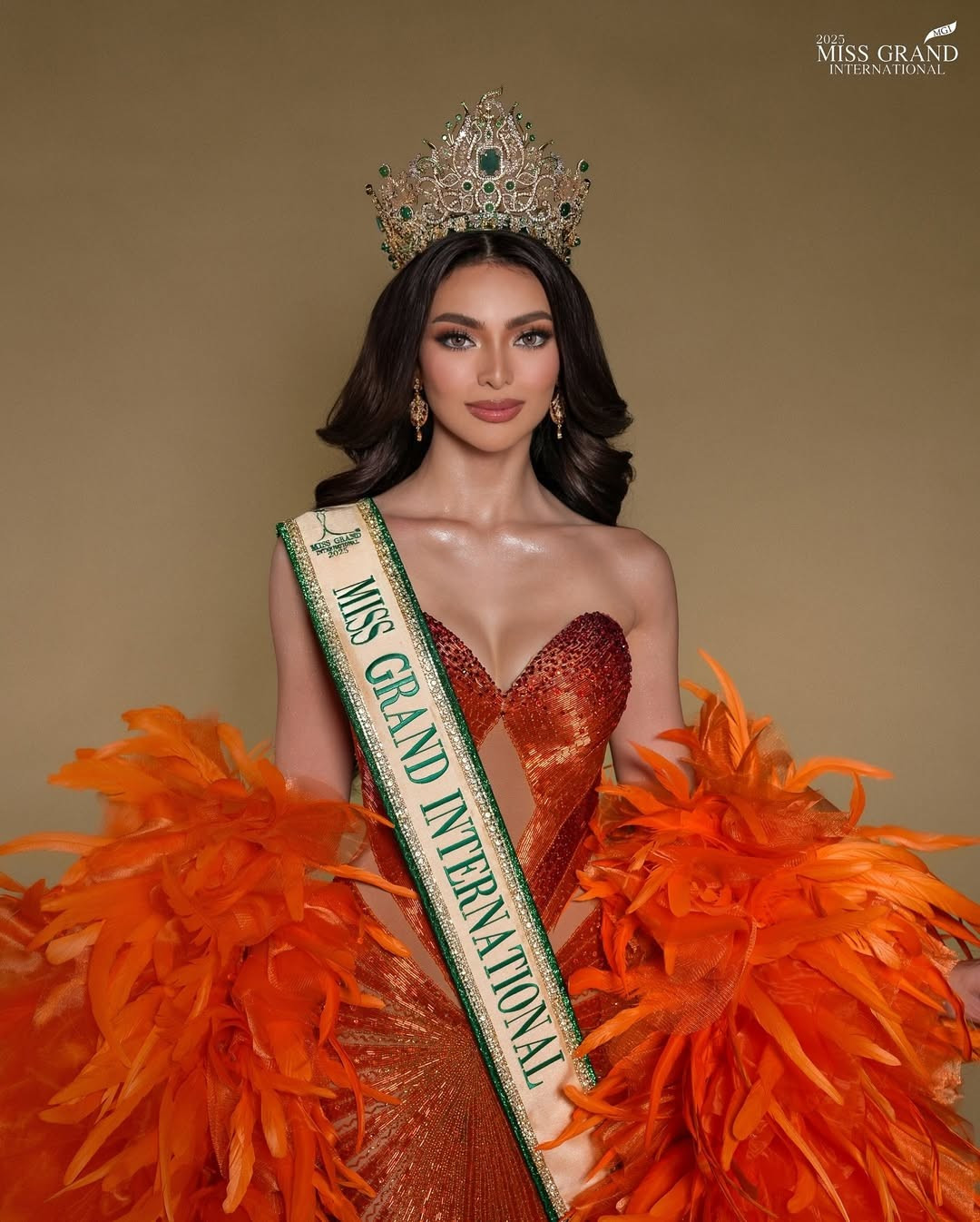 5 bộ v&aacute;y dạ hội đẹp nhất năm 2025- Ảnh 1.