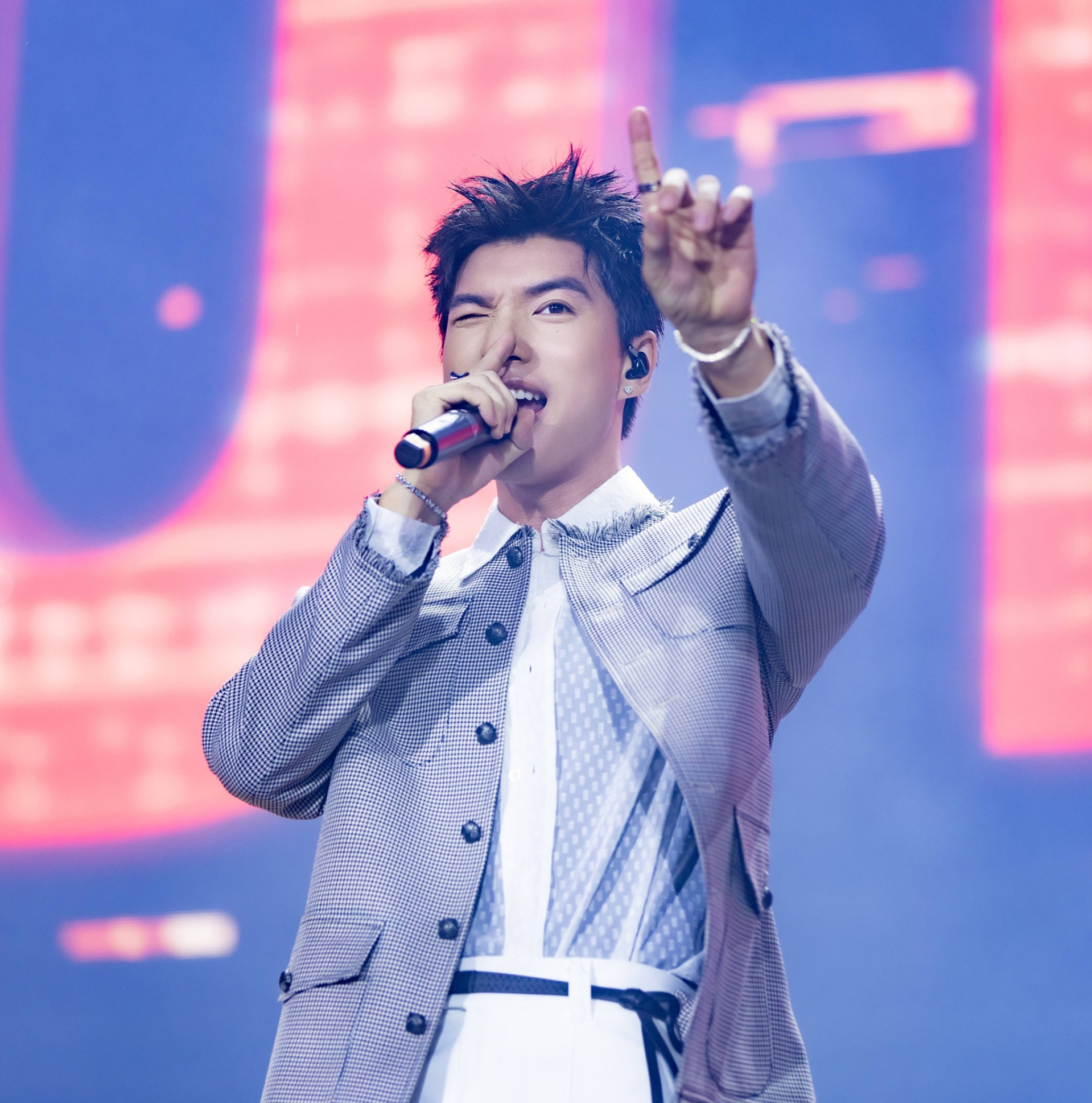 HOZO City Tết Fest 2025: 3 đ&ecirc;m nhạc b&ugrave;ng nổ c&ugrave;ng Mỹ T&acirc;m, SOOBIN v&agrave; d&agrave;n sao đỉnh cao, Đức Ph&uacute;c &ldquo;se duy&ecirc;n&rdquo; m&agrave;n cầu h&ocirc;n 102 triệu đồng- Ảnh 1.