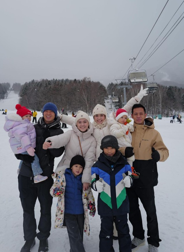 Văn Quyết v&agrave; &aacute;i nữ cựu chủ tịch CLB S&agrave;i G&ograve;n hạnh ph&uacute;c thế!- Ảnh 5.