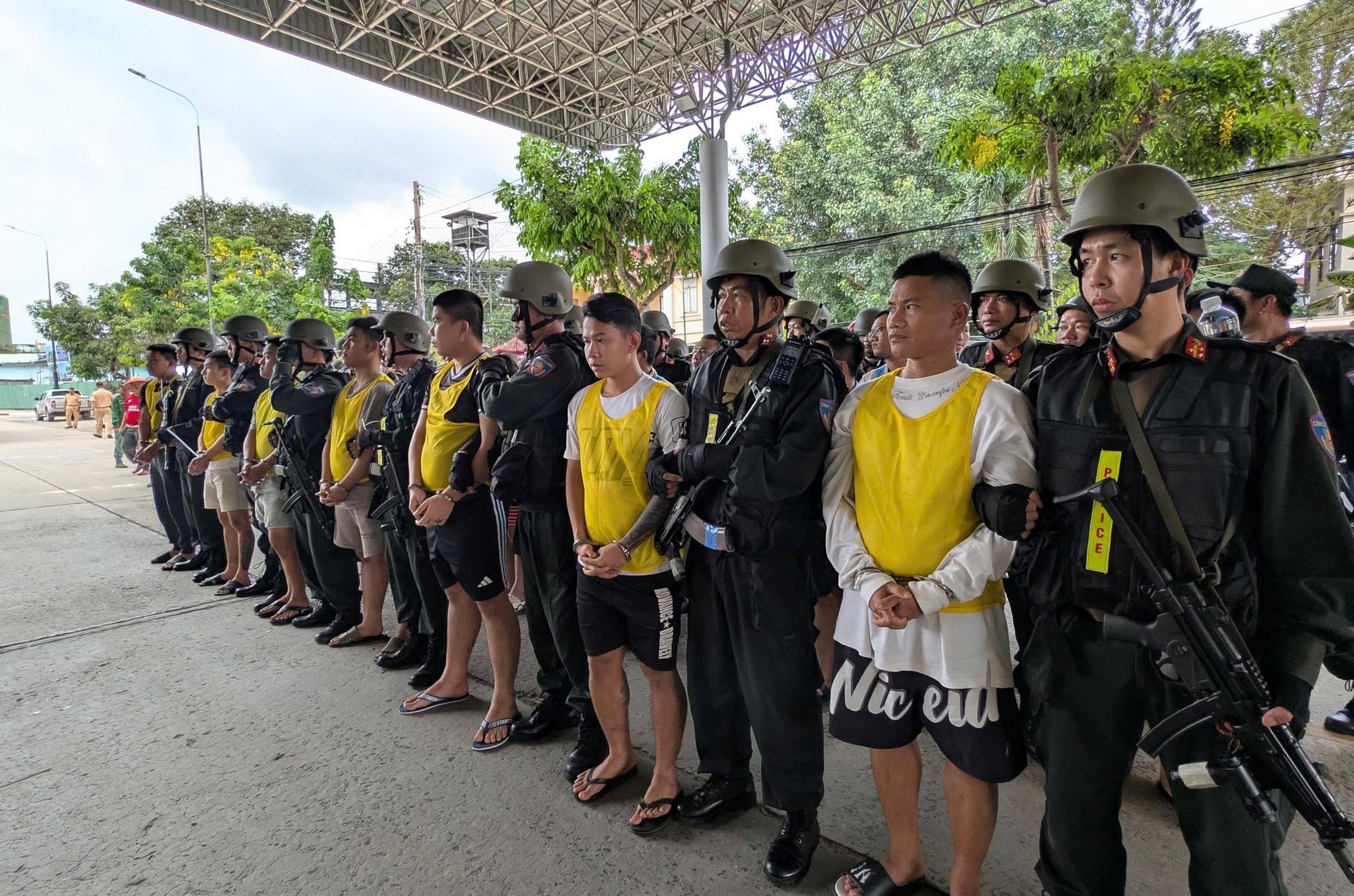 TikToker &ldquo;Huỳnh Cao Cường - Đức Năng Thắng Số&rdquo; trục lợi h&agrave;ng tỷ đồng từ việc cứu người b&ecirc;n Campuchia- Ảnh 2.