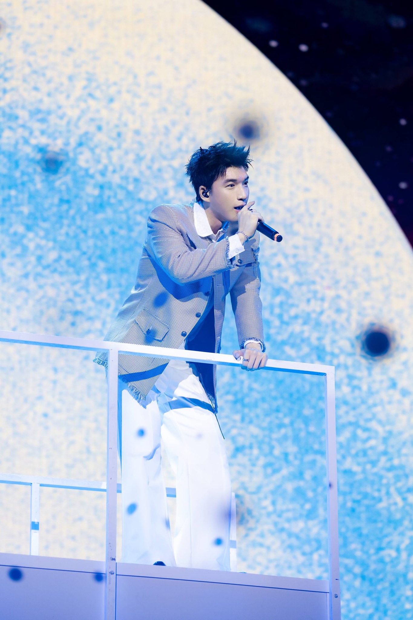 HOZO City Tết Fest 2025: 3 đ&ecirc;m nhạc b&ugrave;ng nổ c&ugrave;ng Mỹ T&acirc;m, SOOBIN v&agrave; d&agrave;n sao đỉnh cao, Đức Ph&uacute;c &ldquo;se duy&ecirc;n&rdquo; m&agrave;n cầu h&ocirc;n 102 triệu đồng- Ảnh 2.