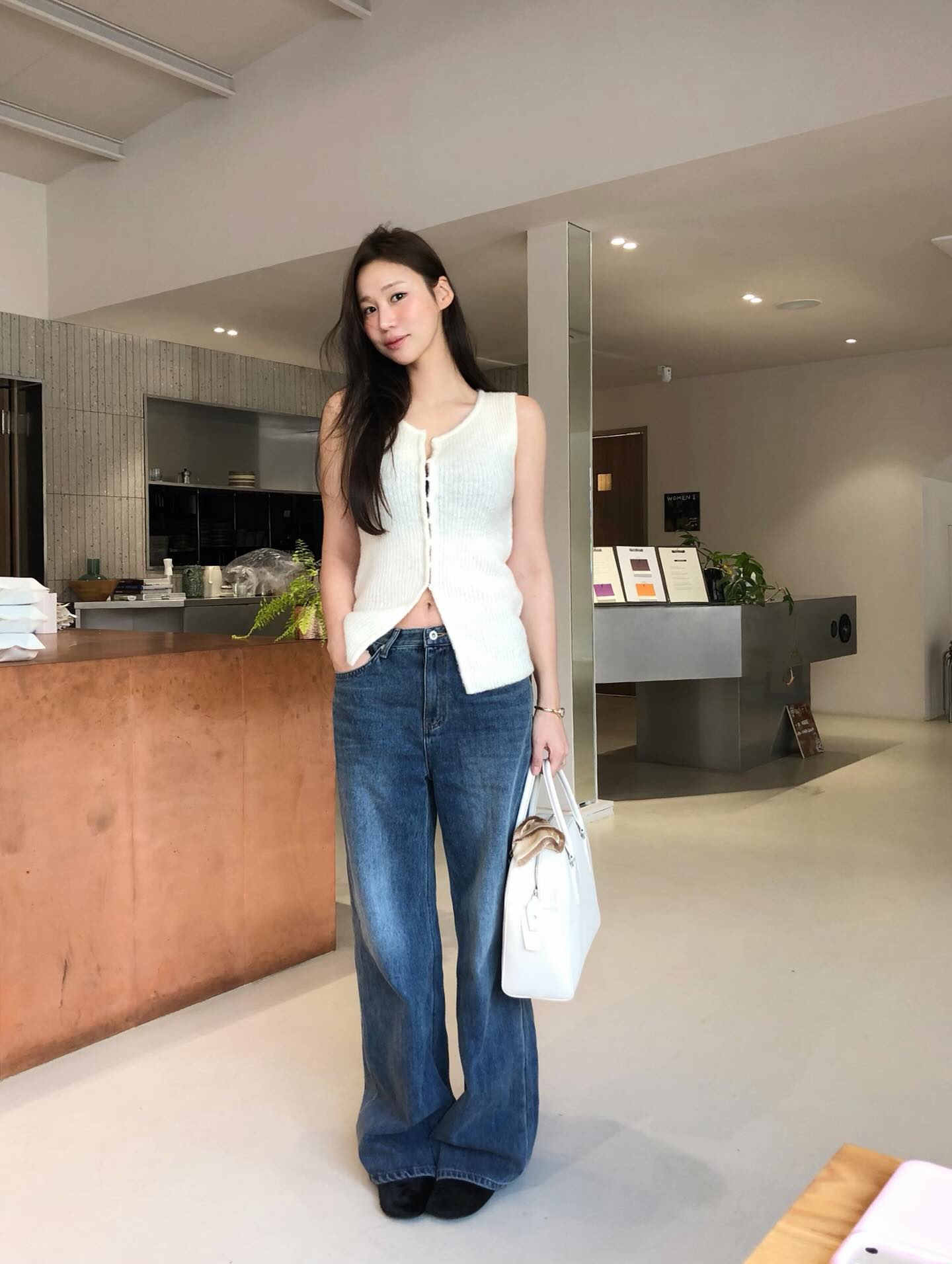 5 item phối với quần jeans gi&uacute;p độ sang chảnh tăng th&ecirc;m 10 lần- Ảnh 1.