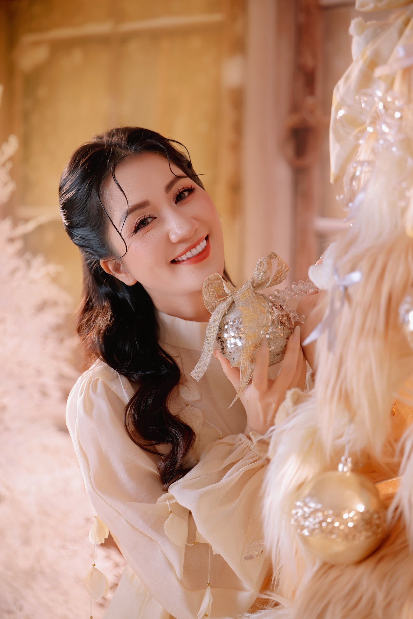 Nh&agrave; Kh&aacute;nh Thi - Phan Hiển to&agrave;n cực phẩm: Bộ ảnh đầu năm xịn x&ograve;, visual 3 