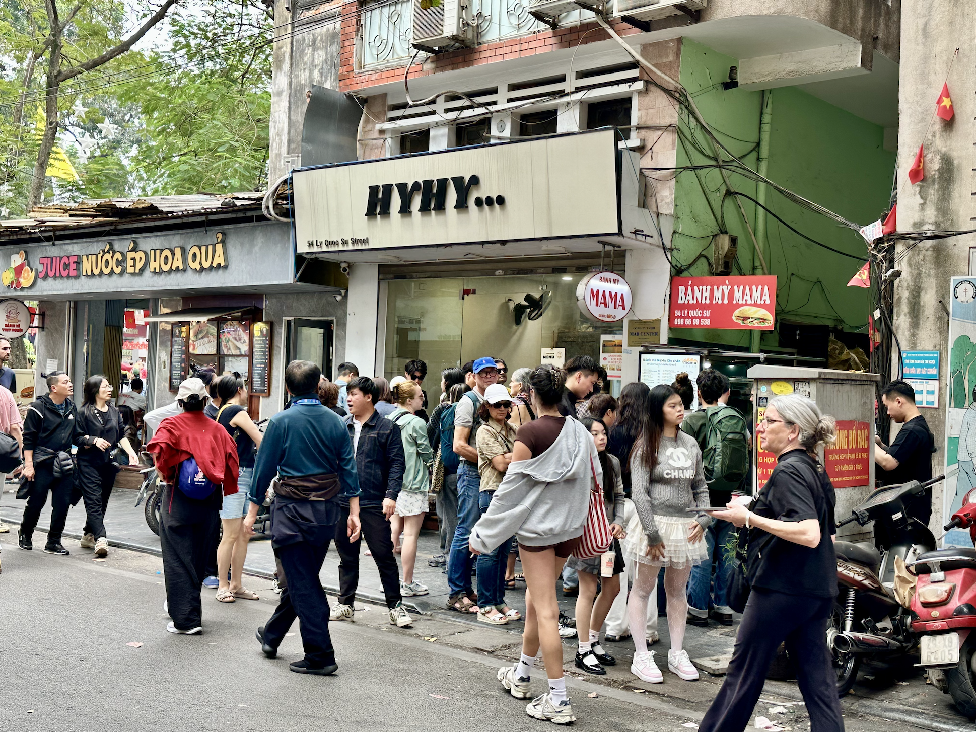 Đ&uacute;ng 1/1/2026, nhiều nơi tại trung t&acirc;m H&agrave; Nội đ&ocirc;ng nghịt người xếp h&agrave;ng, chuyện g&igrave; đ&acirc;y?- Ảnh 7.