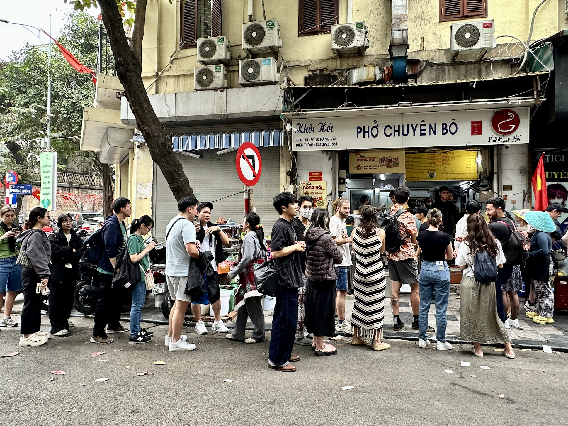 Đ&uacute;ng 1/1/2026, nhiều nơi tại trung t&acirc;m H&agrave; Nội đ&ocirc;ng nghịt người xếp h&agrave;ng, chuyện g&igrave; đ&acirc;y?- Ảnh 11.