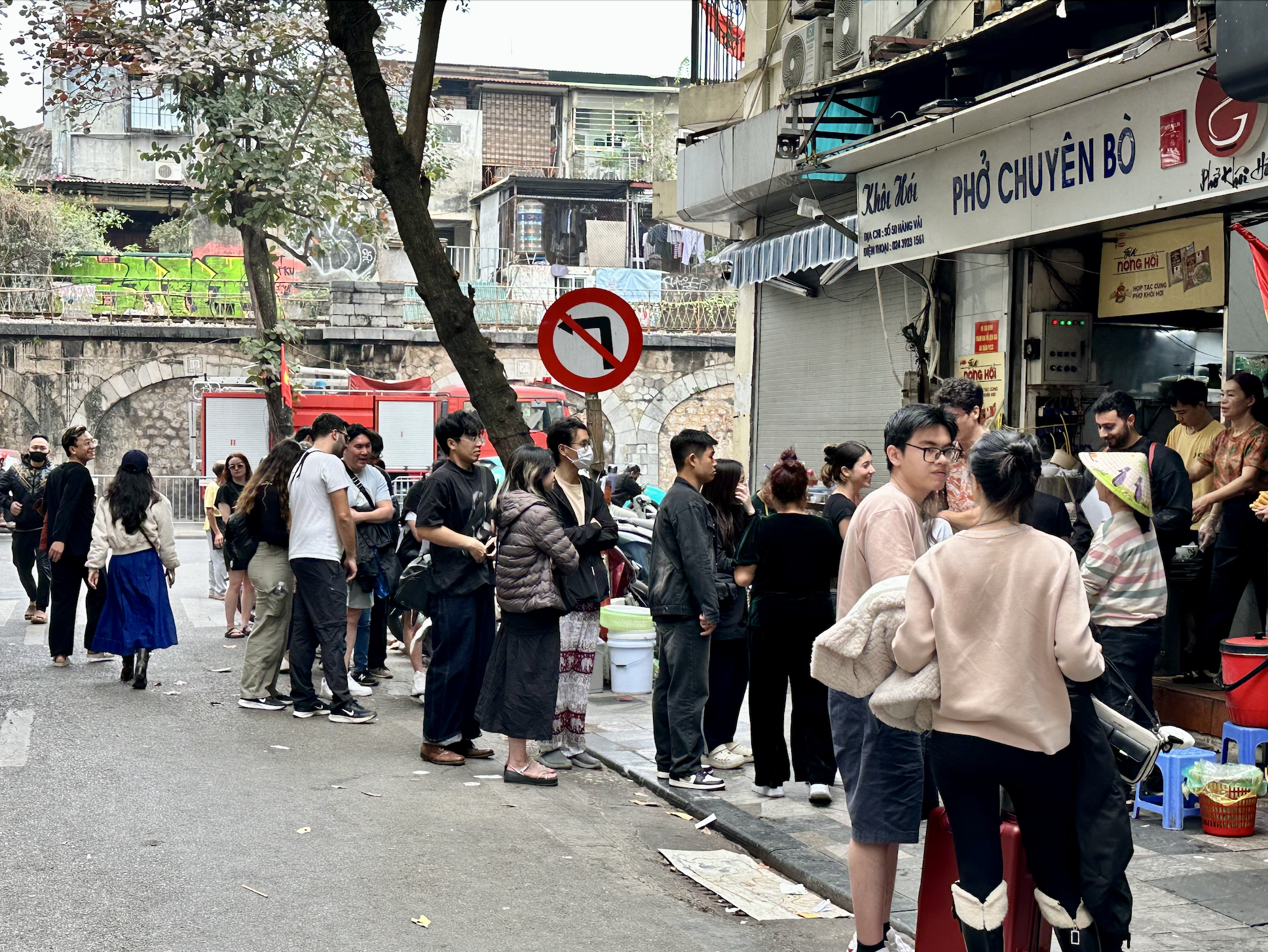 Đ&uacute;ng 1/1/2026, nhiều nơi tại trung t&acirc;m H&agrave; Nội đ&ocirc;ng nghịt người xếp h&agrave;ng, chuyện g&igrave; đ&acirc;y?- Ảnh 14.