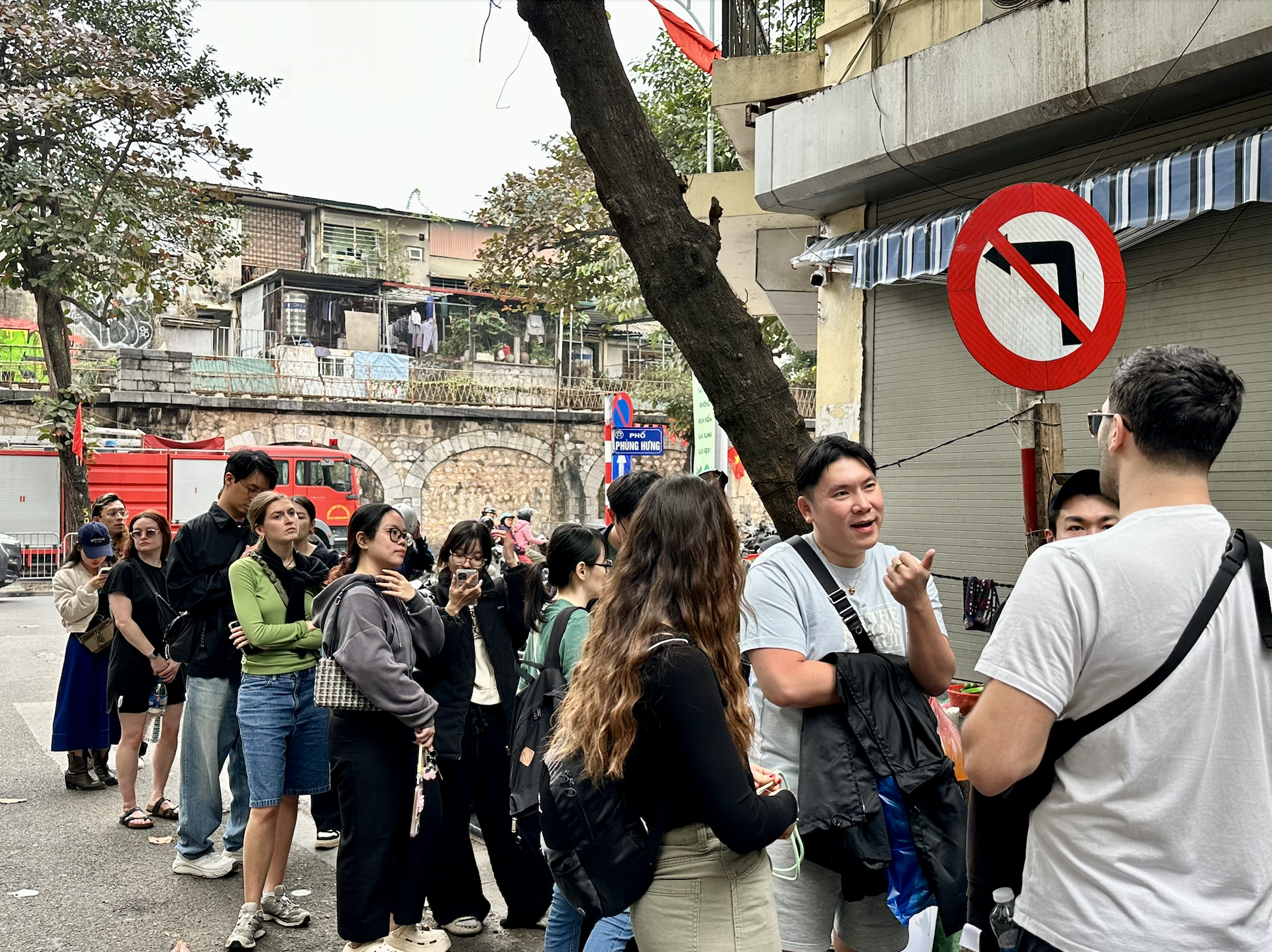 Đ&uacute;ng 1/1/2026, nhiều nơi tại trung t&acirc;m H&agrave; Nội đ&ocirc;ng nghịt người xếp h&agrave;ng, chuyện g&igrave; đ&acirc;y?- Ảnh 13.