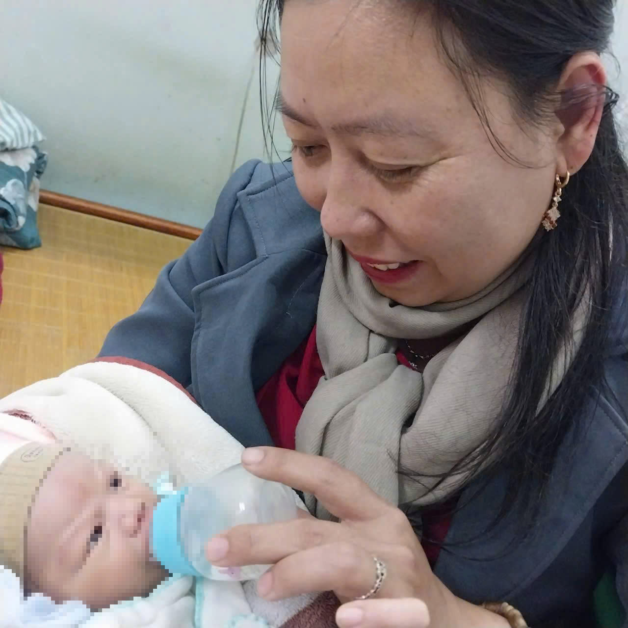 Bỏ rơi con mới sinh c&ugrave;ng lời nhắn "xin ch&iacute;nh quyền đừng t&igrave;m t&ocirc;i"- Ảnh 2.