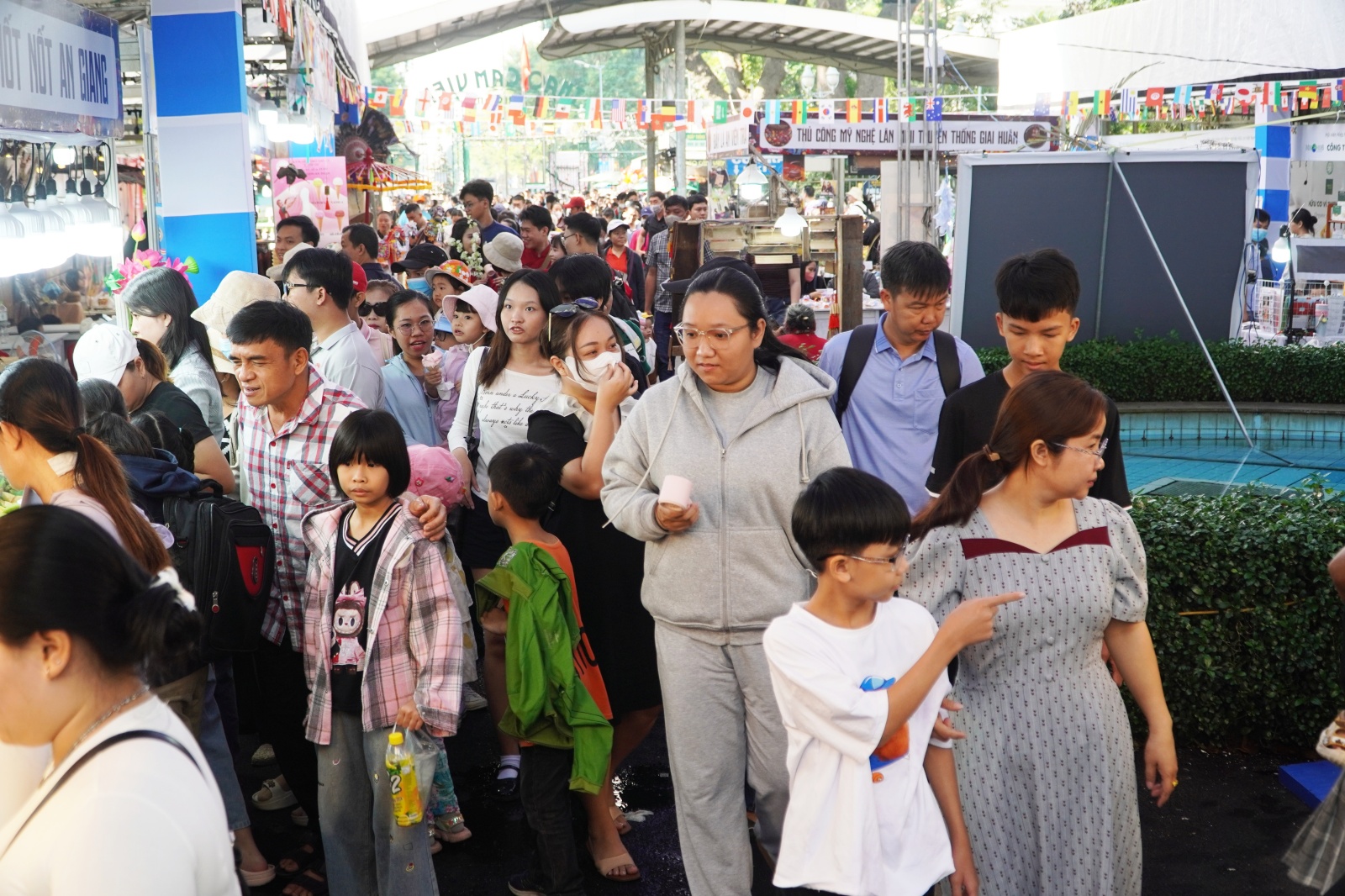 Mới đầu năm 2026 m&agrave; d&acirc;n t&igrave;nh đ&atilde; nhiệt t&igrave;nh "x&ocirc;ng đất" Thảo Cầm Vi&ecirc;n cỡ n&agrave;y!- Ảnh 3.