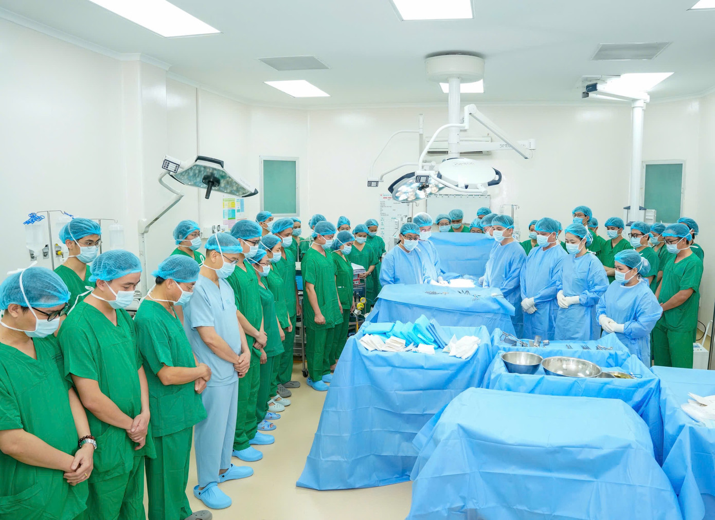 Ca gh&eacute;p tim chạy đua với tử thần cứu b&eacute; trai 15 tuổi- Ảnh 1.