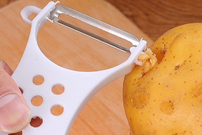 Hơn 90% người d&ugrave;ng kh&ocirc;ng biết c&ocirc;ng dụng thật sự của những chiếc lỗ n&agrave;y- Ảnh 2.