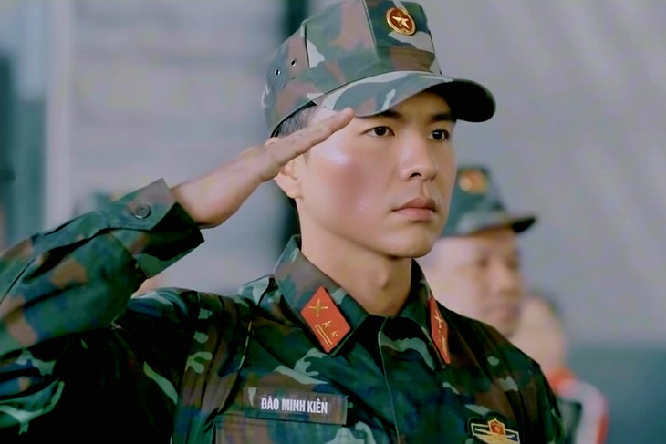 Bắt gặp Steven Nguyễn tay trong tay với 1 c&ocirc; g&aacute;i, h&oacute;a ra l&agrave; mỹ nh&acirc;n được khen đẹp hơn cả Lưu Diệc Phi- Ảnh 3.