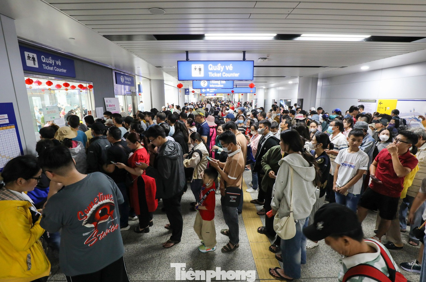 H&agrave;ng vạn người đi Metro Bến Th&agrave;nh - Suối Ti&ecirc;n đ&ecirc;m Giao thừa 2026- Ảnh 1.