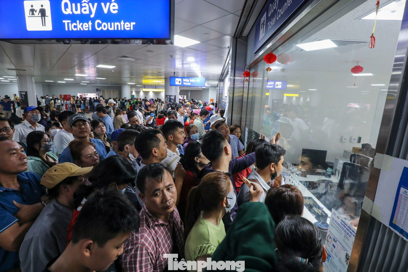 H&agrave;ng vạn người đi Metro Bến Th&agrave;nh - Suối Ti&ecirc;n đ&ecirc;m Giao thừa 2026- Ảnh 2.