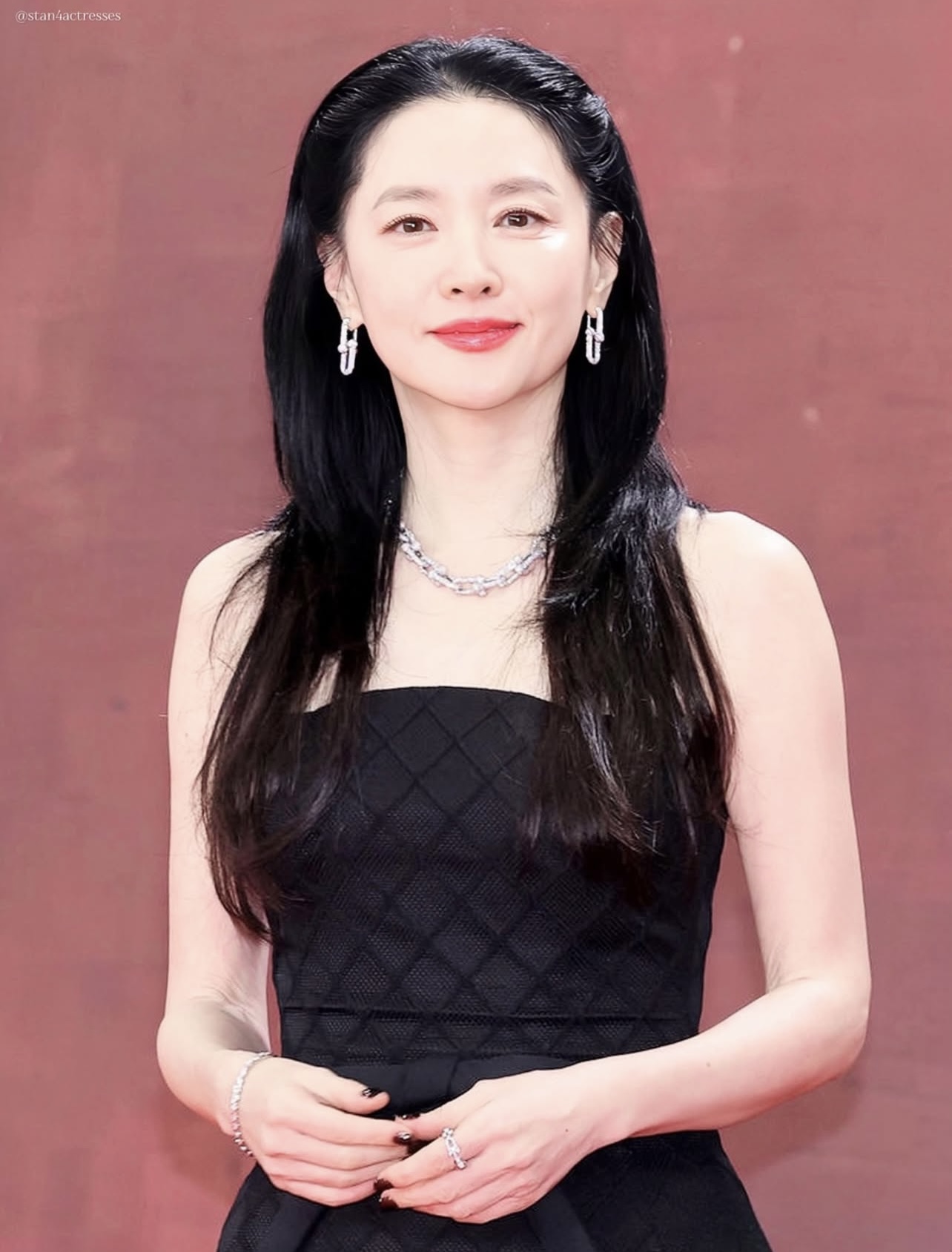 Diện mạo gây sốc của nàng Dae Jang Geum: 54 tuổi làm gì có ai trẻ thế này?- Ảnh 5. Diện mạo gây sốc của nàng Dae Jang Geum: 54 tuổi làm gì có ai trẻ thế này?- Ảnh 5.