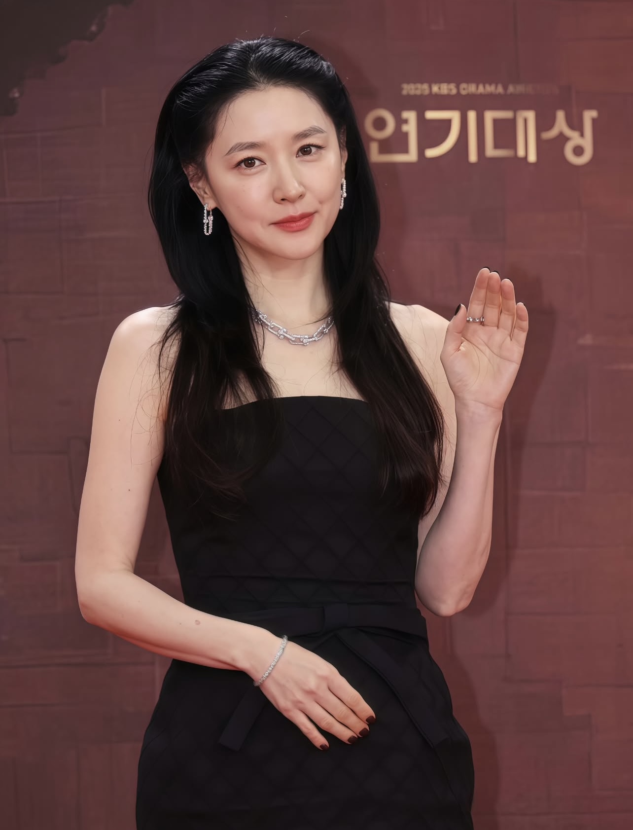 Diện mạo gây sốc của nàng Dae Jang Geum: 54 tuổi làm gì có ai trẻ thế này?- Ảnh 4. Diện mạo gây sốc của nàng Dae Jang Geum: 54 tuổi làm gì có ai trẻ thế này?- Ảnh 4.