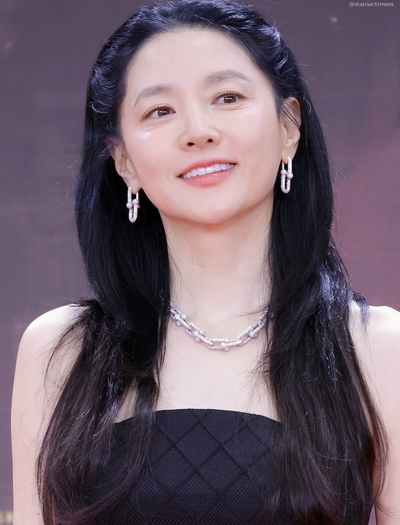 Diện mạo gây sốc của nàng Dae Jang Geum: 54 tuổi làm gì có ai trẻ thế này?- Ảnh 7. Diện mạo gây sốc của nàng Dae Jang Geum: 54 tuổi làm gì có ai trẻ thế này?- Ảnh 7.