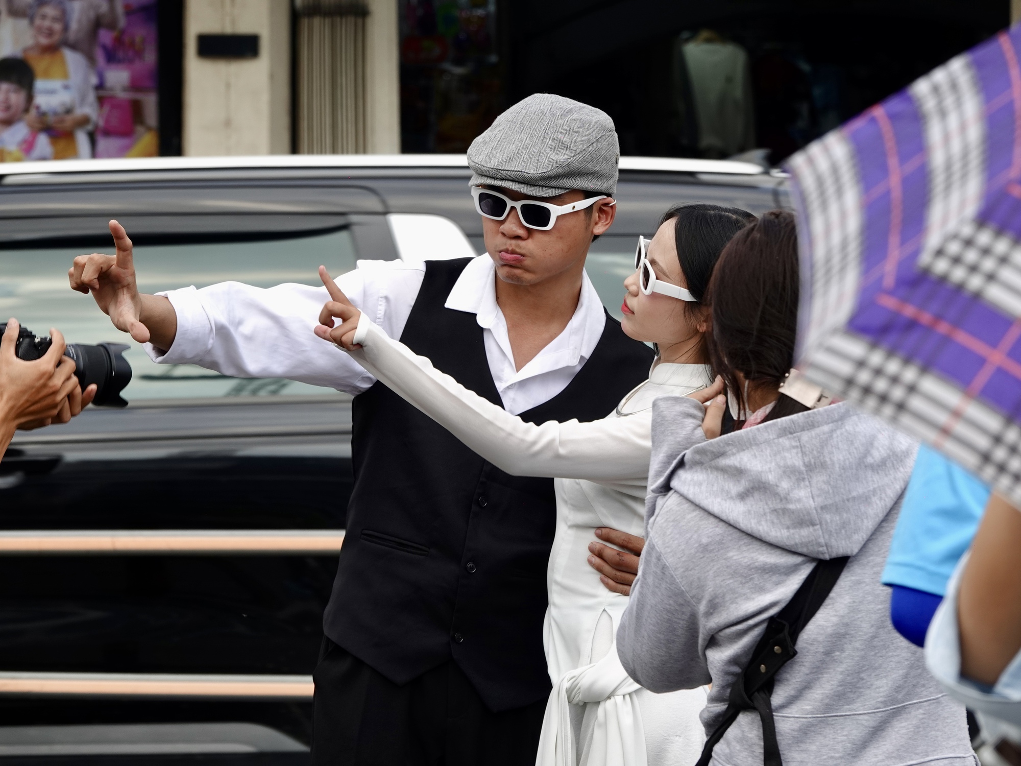 Đ&oacute;n đầu năm mới tại TP.HCM: N&agrave;ng thơ x&uacute;ng x&iacute;nh &aacute;o d&agrave;i k&iacute;n lối Dinh Độc Lập, c&agrave; ph&ecirc; đắt kh&aacute;ch hết sạch chỗ ngồi- Ảnh 16.