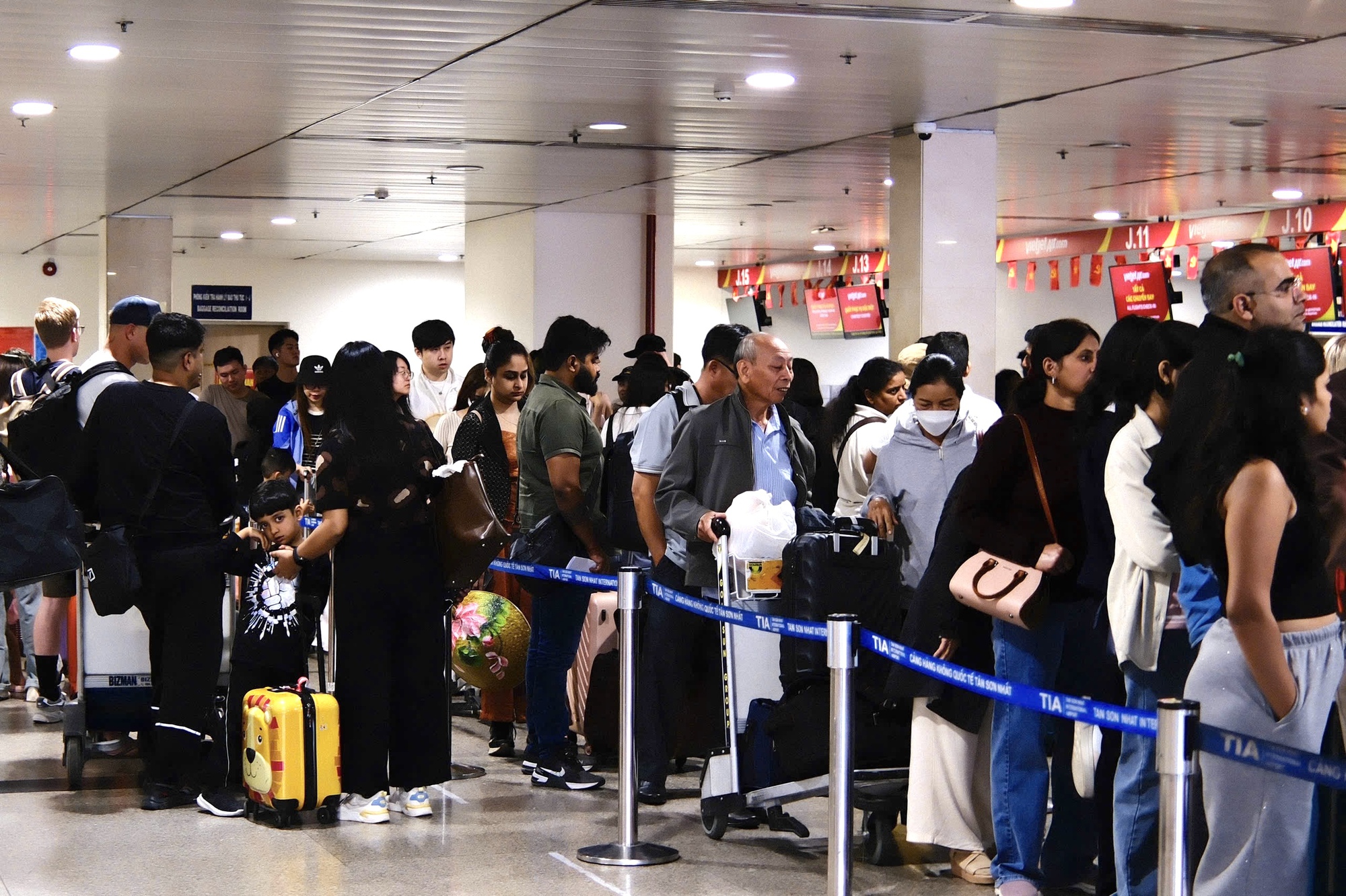 H&igrave;nh ảnh lạ tại S&acirc;n bay T&acirc;n Sơn Nhất trong ng&agrave;y đầu nghỉ Tết Dương lịch 2026- Ảnh 11.