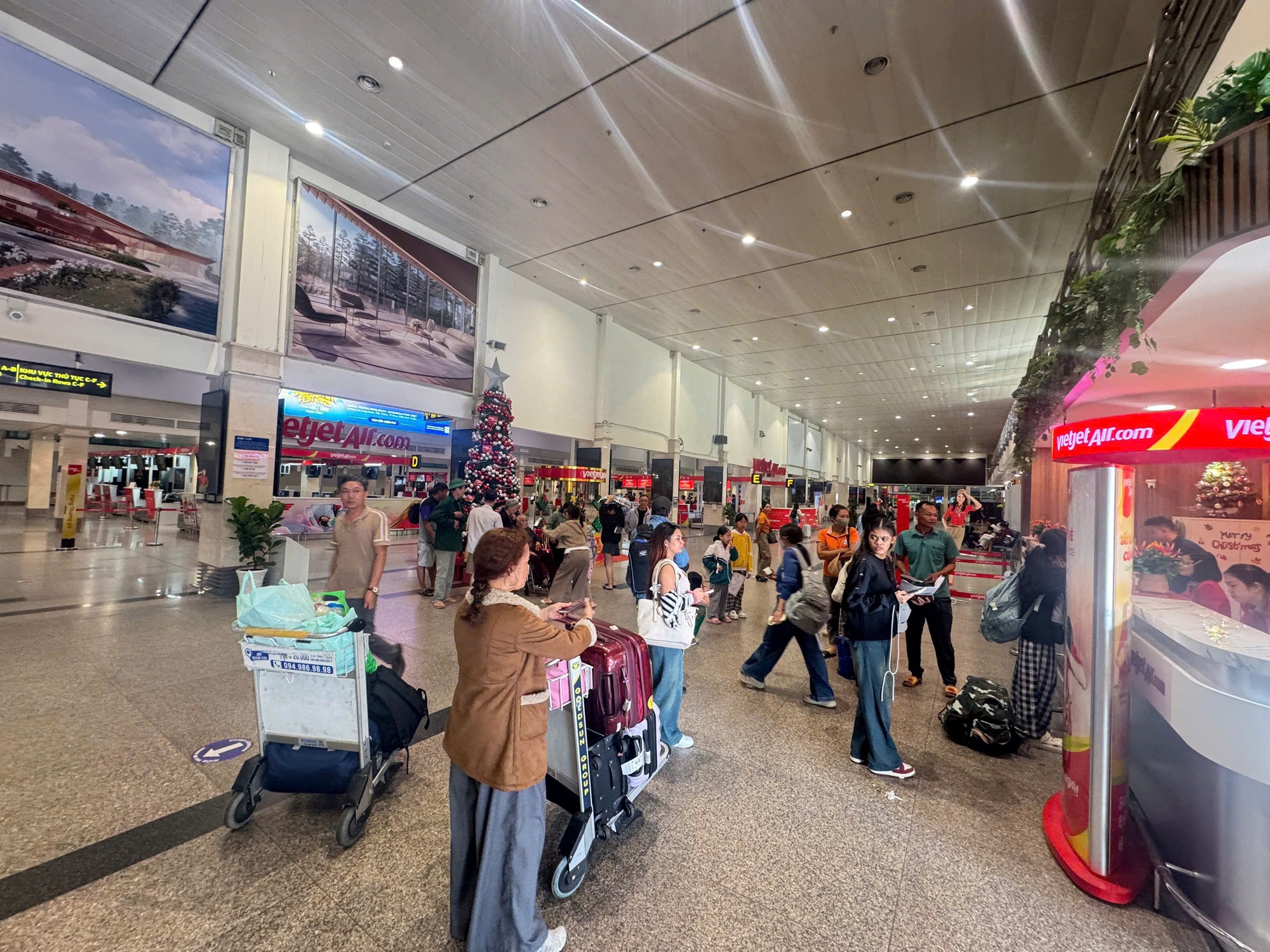 H&igrave;nh ảnh lạ tại S&acirc;n bay T&acirc;n Sơn Nhất trong ng&agrave;y đầu nghỉ Tết Dương lịch 2026- Ảnh 8.