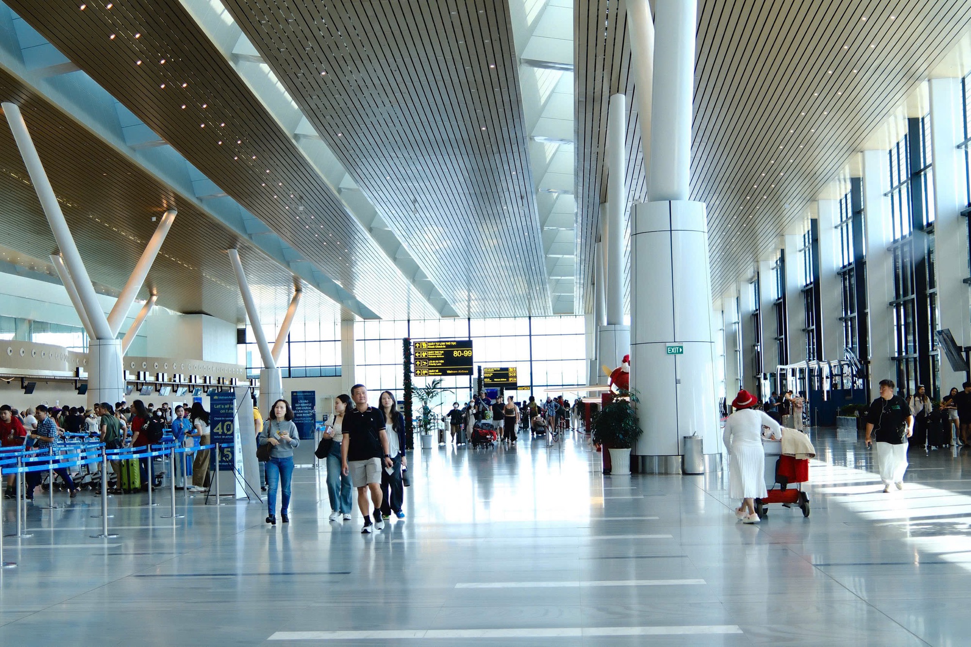 H&igrave;nh ảnh lạ tại S&acirc;n bay T&acirc;n Sơn Nhất trong ng&agrave;y đầu nghỉ Tết Dương lịch 2026- Ảnh 4.