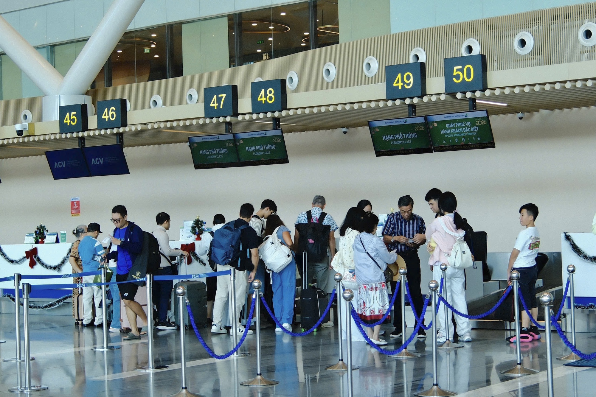 H&igrave;nh ảnh lạ tại S&acirc;n bay T&acirc;n Sơn Nhất trong ng&agrave;y đầu nghỉ Tết Dương lịch 2026- Ảnh 6.