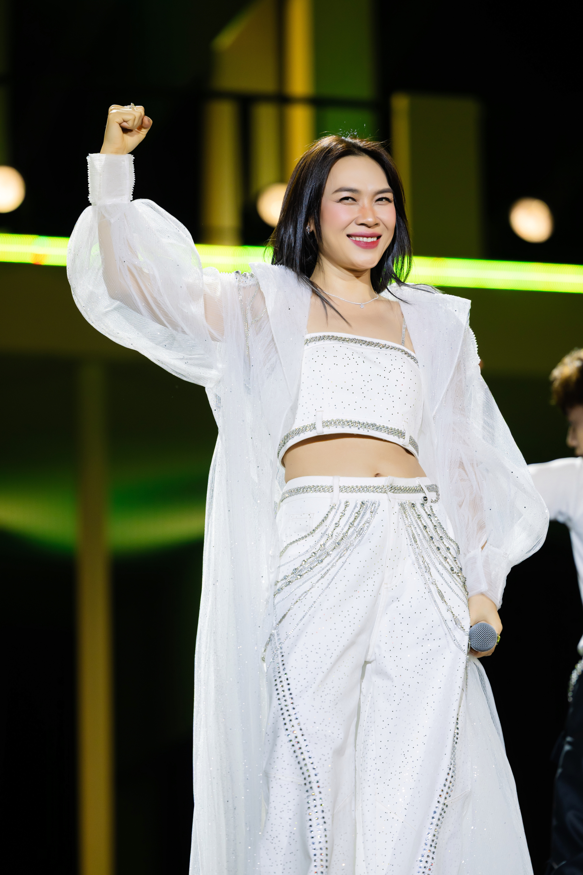 HOZO City Tết Fest 2025: 3 đ&ecirc;m nhạc b&ugrave;ng nổ c&ugrave;ng Mỹ T&acirc;m, SOOBIN v&agrave; d&agrave;n sao đỉnh cao, Đức Ph&uacute;c &ldquo;se duy&ecirc;n&rdquo; m&agrave;n cầu h&ocirc;n 102 triệu đồng- Ảnh 17.