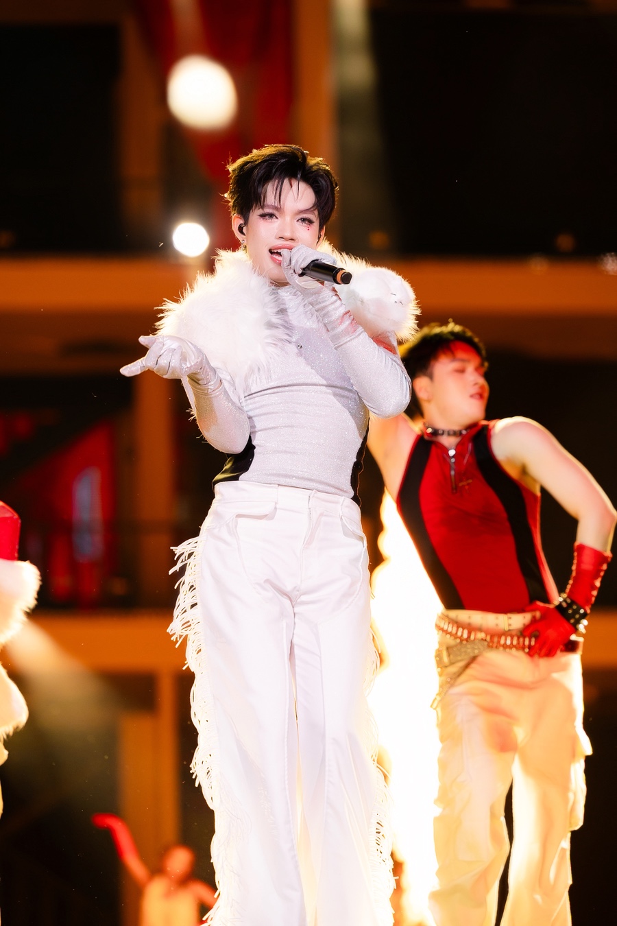 HOZO City Tết Fest 2025: 3 đ&ecirc;m nhạc b&ugrave;ng nổ c&ugrave;ng Mỹ T&acirc;m, SOOBIN v&agrave; d&agrave;n sao đỉnh cao, Đức Ph&uacute;c &ldquo;se duy&ecirc;n&rdquo; m&agrave;n cầu h&ocirc;n 102 triệu đồng- Ảnh 14.