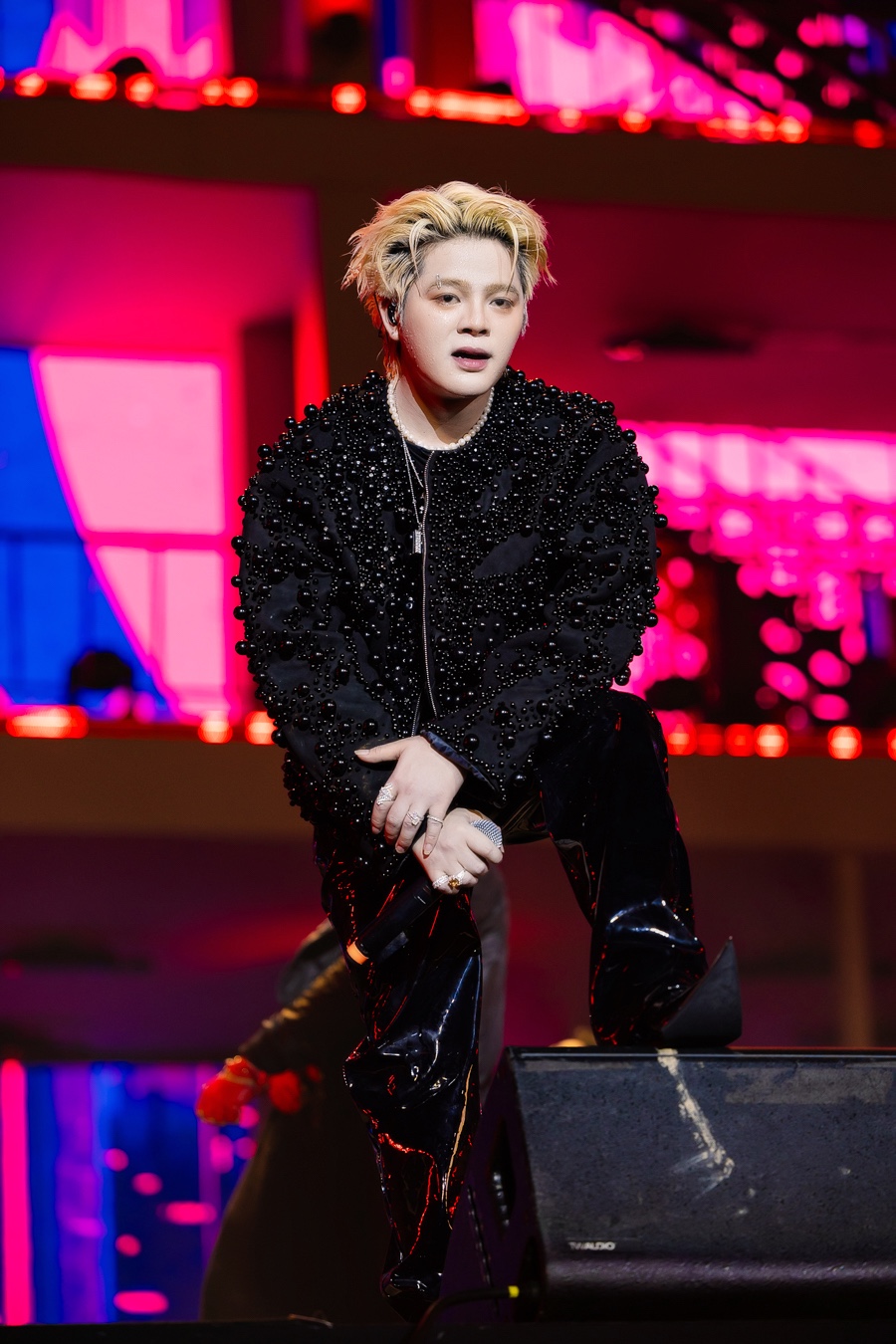 HOZO City Tết Fest 2025: 3 đ&ecirc;m nhạc b&ugrave;ng nổ c&ugrave;ng Mỹ T&acirc;m, SOOBIN v&agrave; d&agrave;n sao đỉnh cao, Đức Ph&uacute;c &ldquo;se duy&ecirc;n&rdquo; m&agrave;n cầu h&ocirc;n 102 triệu đồng- Ảnh 13.