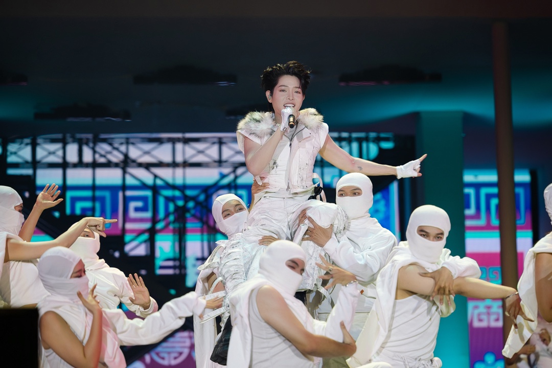 HOZO City Tết Fest 2025: 3 đ&ecirc;m nhạc b&ugrave;ng nổ c&ugrave;ng Mỹ T&acirc;m, SOOBIN v&agrave; d&agrave;n sao đỉnh cao, Đức Ph&uacute;c &ldquo;se duy&ecirc;n&rdquo; m&agrave;n cầu h&ocirc;n 102 triệu đồng- Ảnh 8.