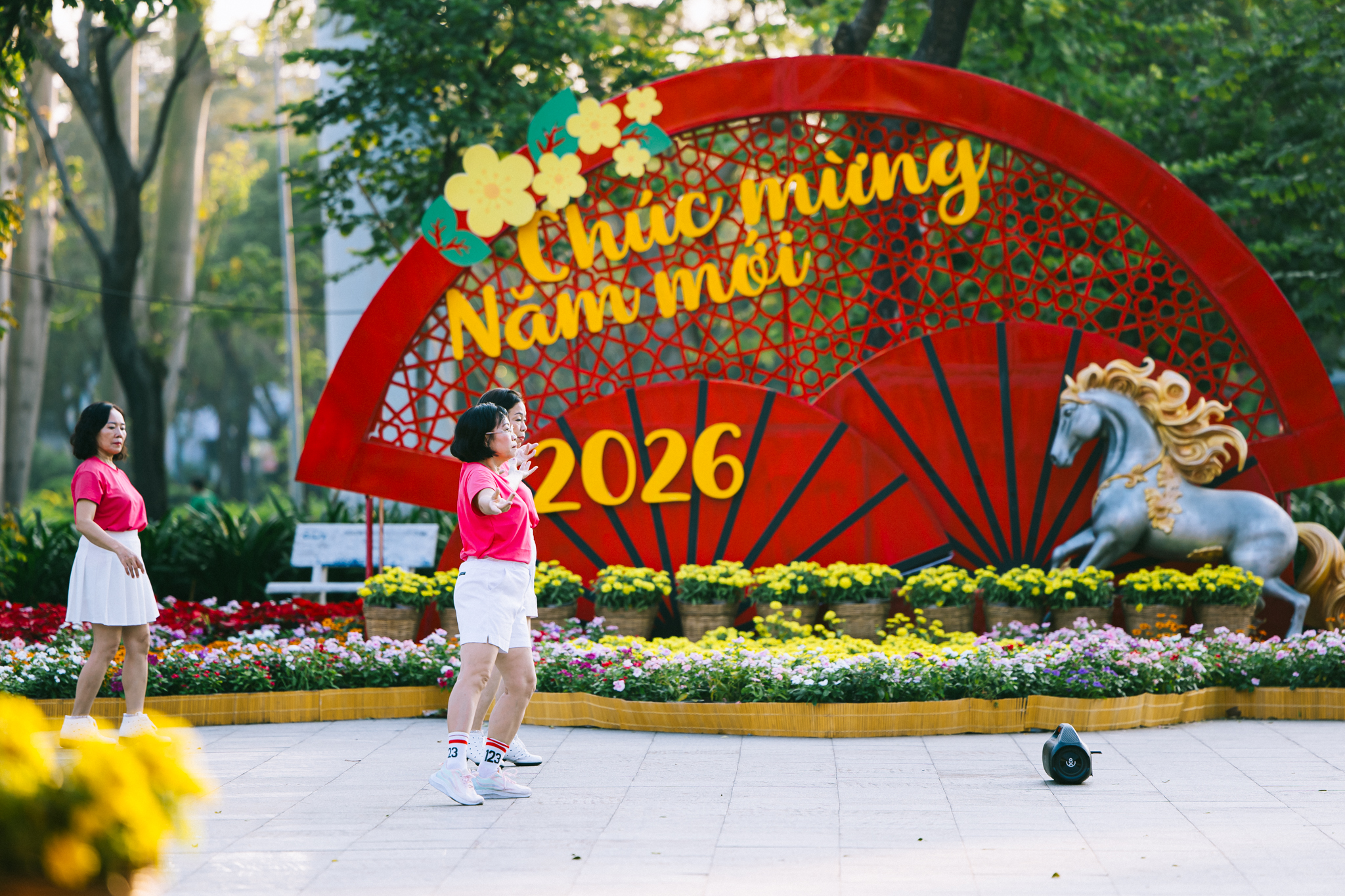 Ảnh, clip: H&agrave; Nội v&agrave; TP.HCM thật lạ trong s&aacute;ng đầu năm 2026- Ảnh 30.