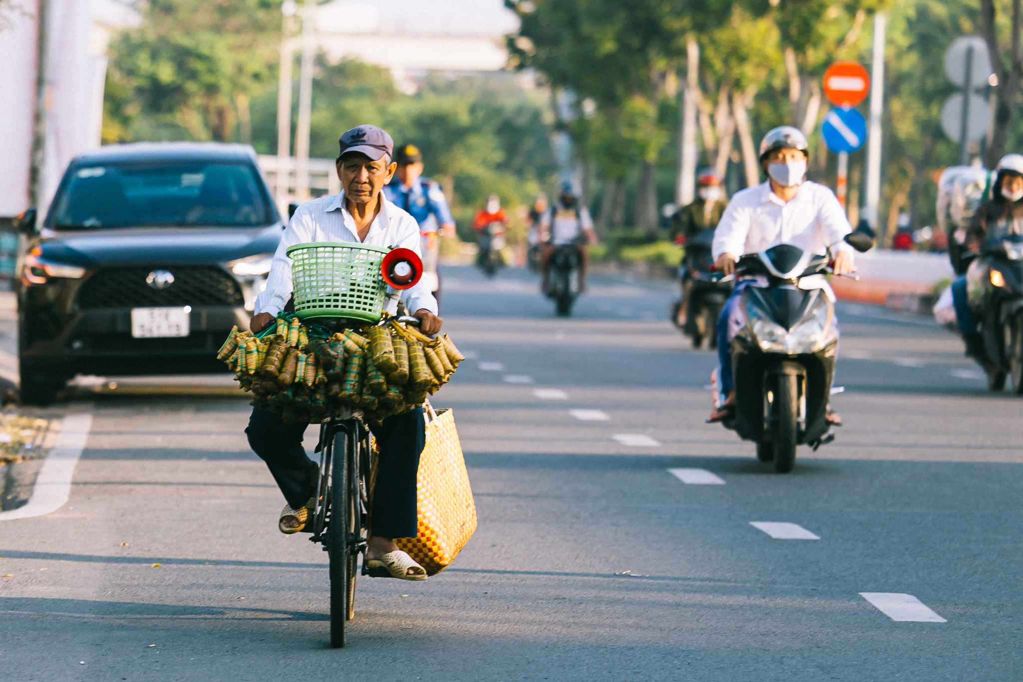 Ảnh, clip: H&agrave; Nội v&agrave; TP.HCM thật lạ trong s&aacute;ng đầu năm 2026- Ảnh 28.