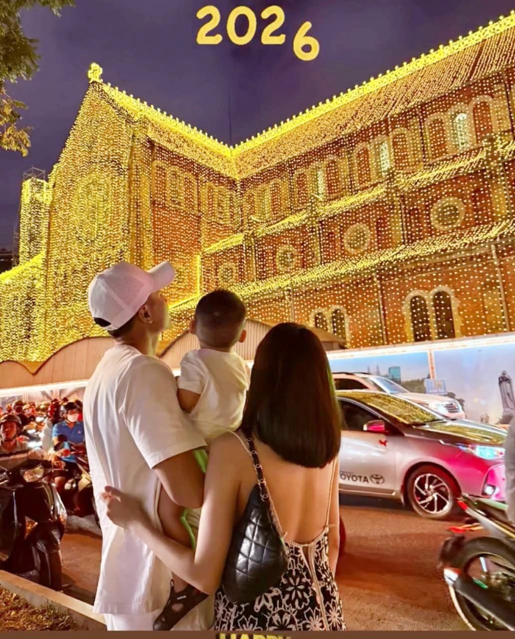 Nam thần Việt v&agrave; tiểu thư bất động sản ch&iacute;nh thức c&ocirc;ng khai con trai đầu l&ograve;ng!- Ảnh 1.