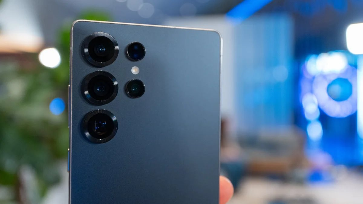 Samsung sắp l&agrave;m được điều ai cũng mong chờ: Kh&ocirc;ng c&ograve;n bị "cạnh kh&oacute;e" l&agrave; k&eacute;m điện thoại Trung Quốc nữa rồi?- Ảnh 1.