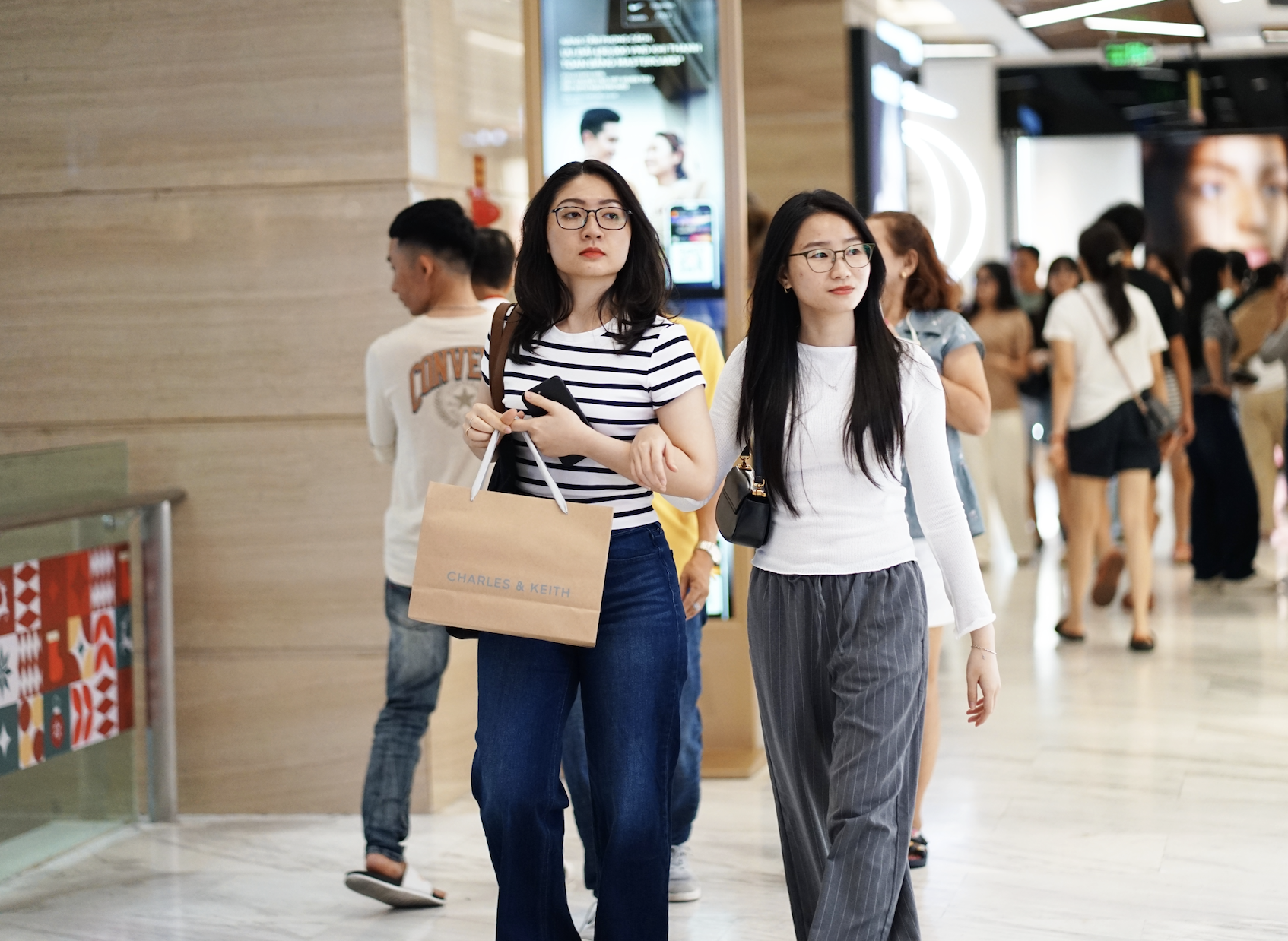 Choáng váng trước biển người đặc kịt tại TTTM ngày 1/1, muốn ăn uống phải đợi chờ gần cả tiếng- Ảnh 7. Choáng váng trước biển người đặc kịt tại TTTM ngày 1/1, muốn ăn uống phải đợi chờ gần cả tiếng- Ảnh 7.