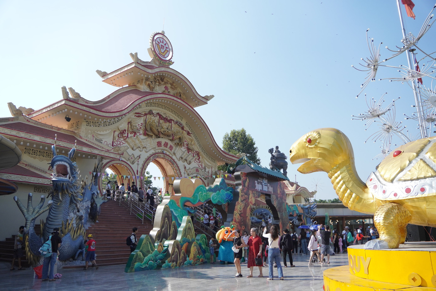 D&ograve;ng người đ&ocirc;ng nghịt đổ về Thảo Cầm Vi&ecirc;n, Suối Ti&ecirc;n ng&agrave;y đầu năm- Ảnh 7.