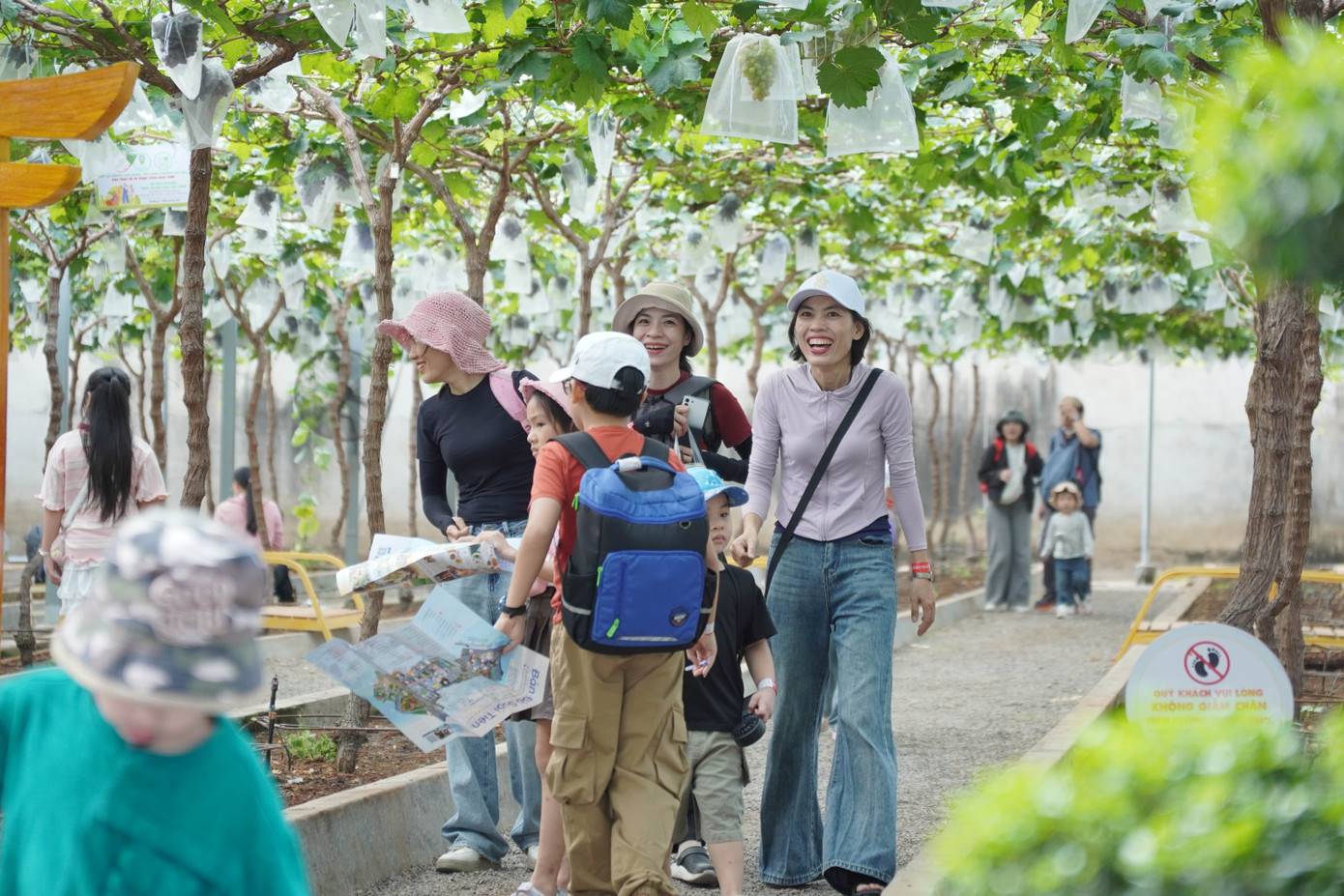 D&ograve;ng người đ&ocirc;ng nghịt đổ về Thảo Cầm Vi&ecirc;n, Suối Ti&ecirc;n ng&agrave;y đầu năm- Ảnh 8.