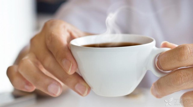 Uống tr&agrave; chống l&atilde;o h&oacute;a nhưng b&aacute;c sĩ n&oacute;i th&agrave; uống nước lọc c&ograve;n hơn uống tr&agrave; theo 7 c&aacute;ch n&agrave;y, vừa hại gan lại tăng nguy cơ ung thư- Ảnh 4.