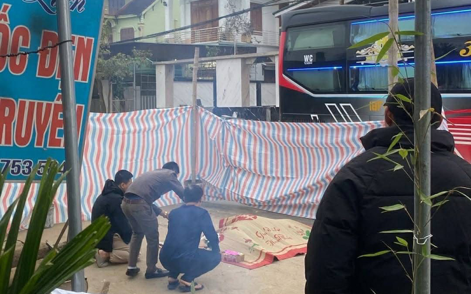 Danh t&iacute;nh nam thanh ni&ecirc;n bị t&ocirc;ng tử vong ngay trước cửa nh&agrave; khi về qu&ecirc; nghỉ Tết Dương lịch- Ảnh 1.