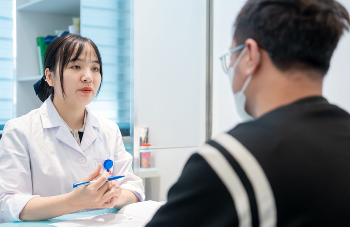 Từng l&agrave;m cha, người đ&agrave;n &ocirc;ng 35 tuổi b&agrave;ng ho&agrave;ng khi bị chẩn đo&aacute;n v&ocirc; sinh- Ảnh 1.