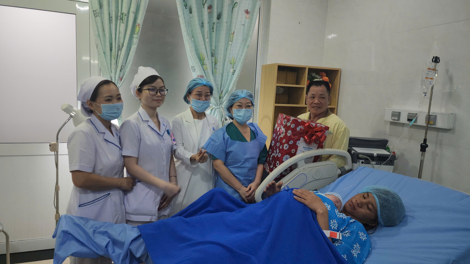 Ngắm những em b&eacute; đầu ti&ecirc;n của năm 2026 ch&agrave;o đời tại Bệnh viện Từ Dũ- Ảnh 8.