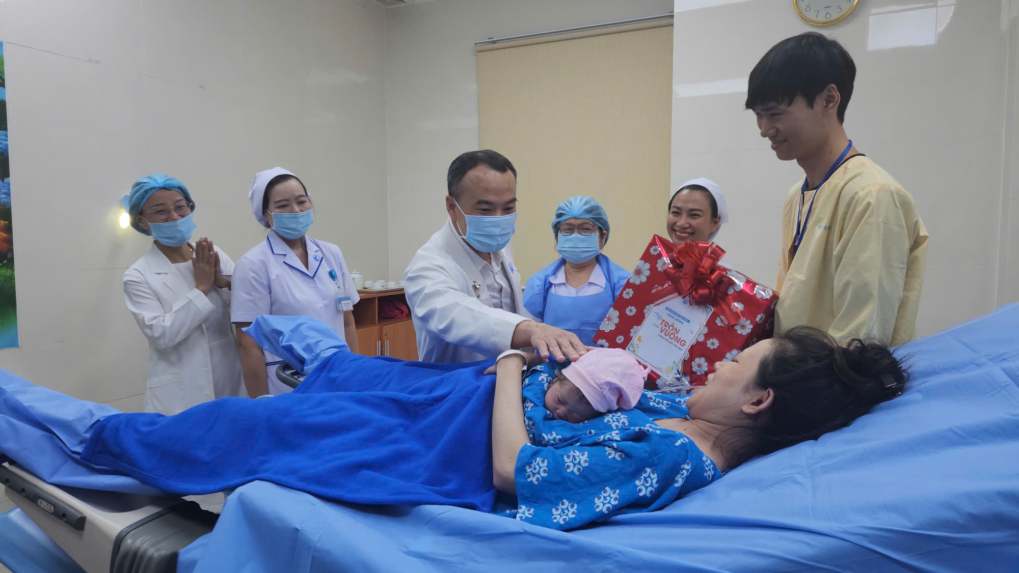 Ngắm những em b&eacute; đầu ti&ecirc;n của năm 2026 ch&agrave;o đời tại Bệnh viện Từ Dũ- Ảnh 4.