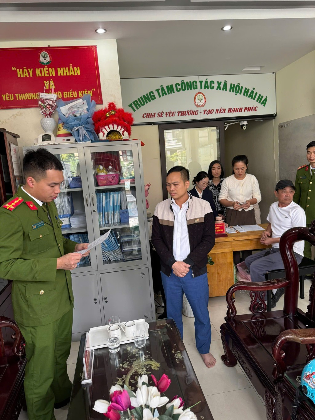 G&oacute;c khuất chăm s&oacute;c, gi&aacute;o dục trẻ em đặc biệt: Bạo lực n&uacute;p b&oacute;ng gi&aacute;o dục- Ảnh 1.