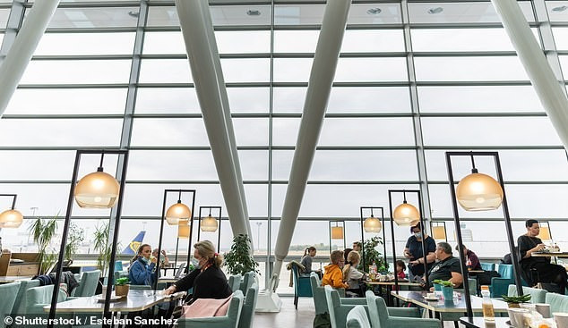 Tiết lộ mẹo 'giữ v&iacute;' ở s&acirc;n bay- Ảnh 2.