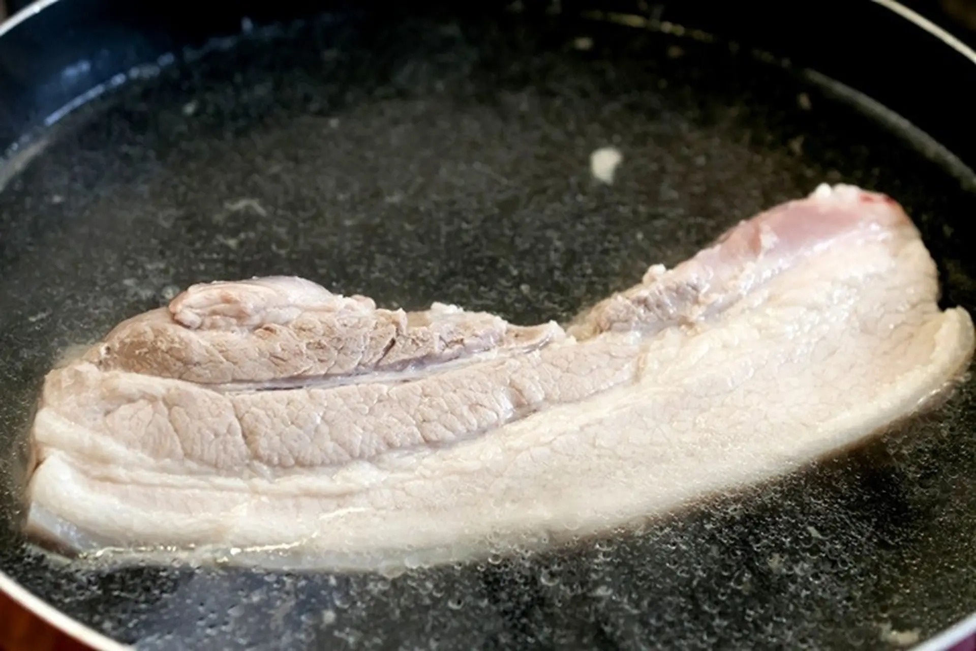 Đ&acirc;y l&agrave; kẻ th&ugrave; của m&ugrave;i h&ocirc;i thịt lợn: Cho v&agrave;o khi luộc, thịt thơm ngọt, kh&ocirc;ng mất chất- Ảnh 1.