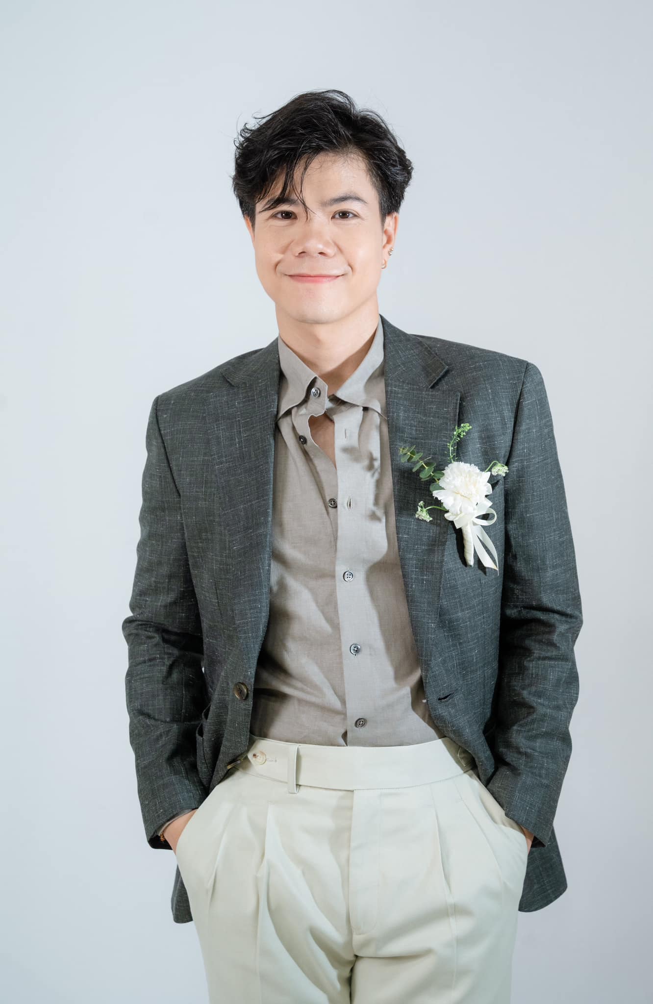 Ph&aacute;t hiện nam ca sĩ U40 tuổi rắn học ĐH lại từ đầu, thi học kỳ to&agrave;n với c&aacute;c em 2k- Ảnh 1.